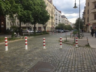 Bild: Quersperre Samariterstraße Ecke Bänschstraße in Friedrichshain